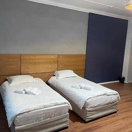 Hotel Mandarin Atyraū Екстериор снимка