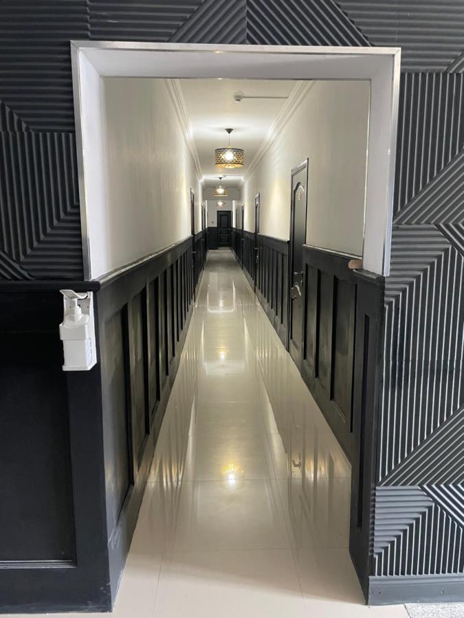 Hotel Mandarin Atyraū Екстериор снимка