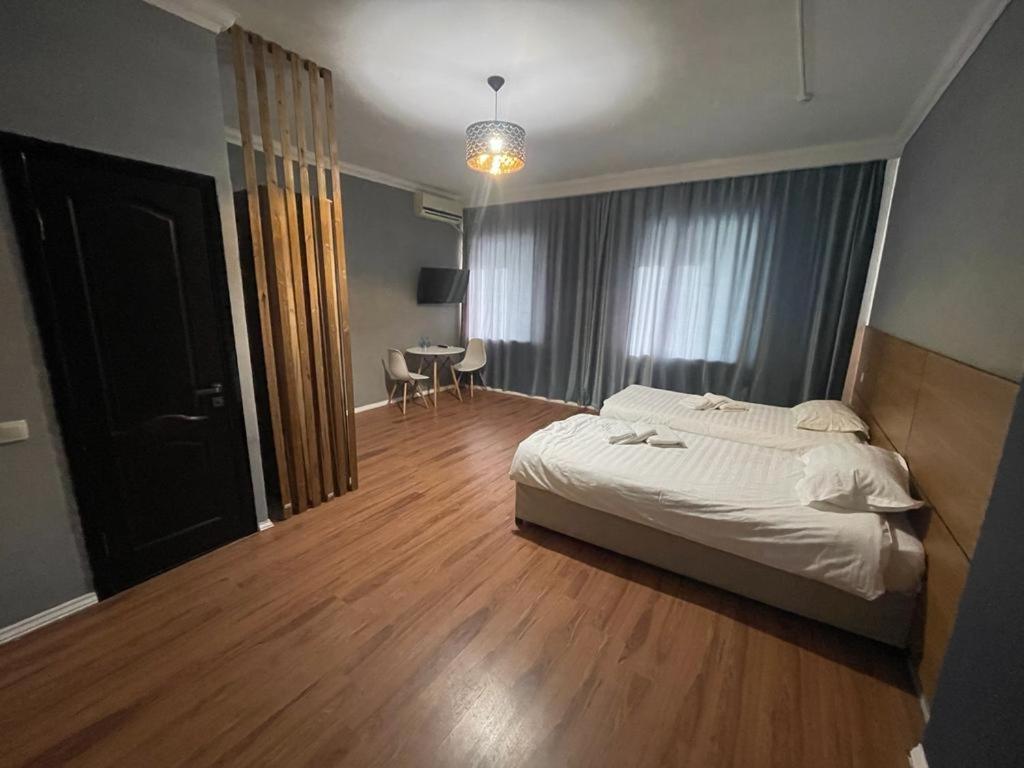 Hotel Mandarin Atyraū Екстериор снимка