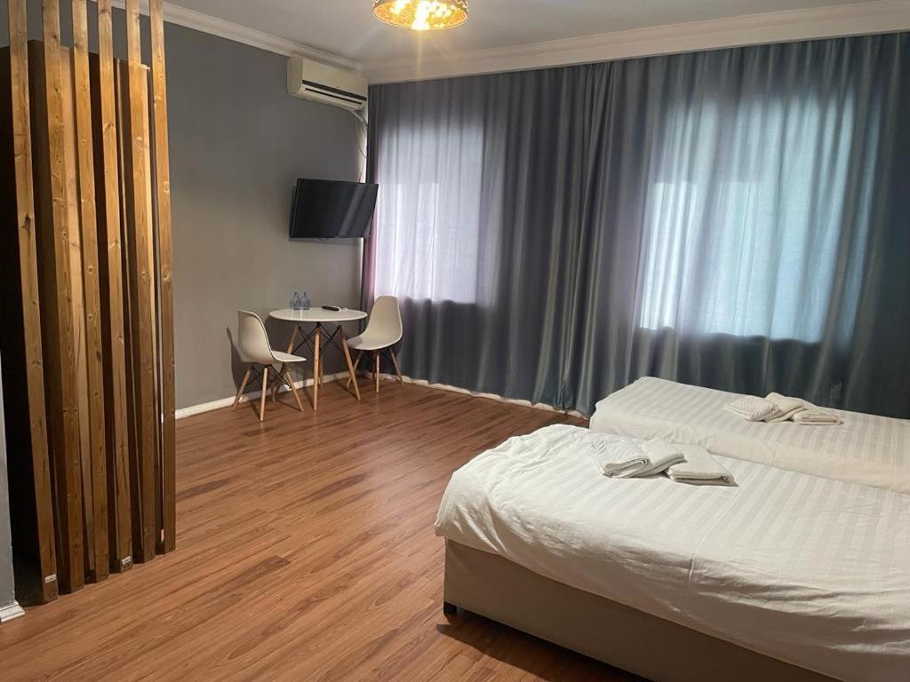 Hotel Mandarin Atyraū Екстериор снимка